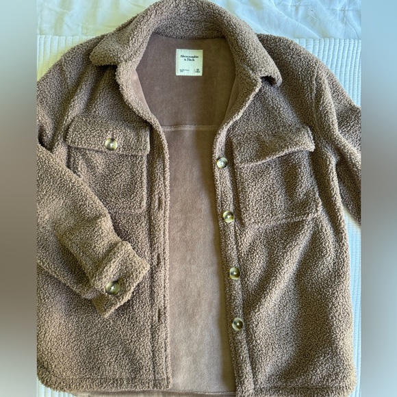 Abercrombie and Fitch Teddy Sherpa Shacket - Picture 7 of 10